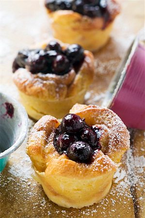 simsearch:659-02213122,k - Individual bread puddings with cherries & icing sugar Stock Photo - Premium Royalty-Free, Code: 659-01853767