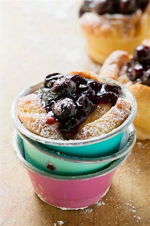 simsearch:659-02213122,k - Individual bread puddings with cherries & icing sugar Stock Photo - Premium Royalty-Free, Code: 659-01853769
