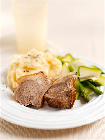 simsearch:659-06186142,k - Lamb chops with mashed potato, courgettes and asparagus Stock Photo - Premium Royalty-Free, Code: 659-01853940