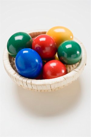 simsearch:659-03536847,k - Coloured eggs in a basket Foto de stock - Sin royalties Premium, Código: 659-01864285