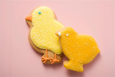 easter cookie - Two Easter biscuits (different yellow chicks) Foto de stock - Sin royalties Premium, Código: 659-01865474