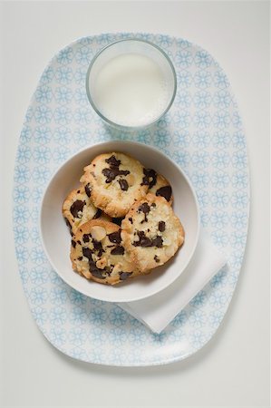Chocolate chip peanut cookies and glass of milk Stock Photo - Premium Royalty-Free, Code: 659-01865689