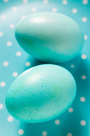 simsearch:659-03536847,k - Two pale blue Easter eggs Foto de stock - Sin royalties Premium, Código: 659-01865770