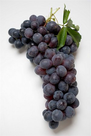 Black grapes with leaf Stock Photo - Premium Royalty-Free, Code: 659-01861055