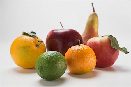 simsearch:659-07610418,k - Apples, pear and citrus fruit Stock Photo - Premium Royalty-Free, Code: 659-01861538