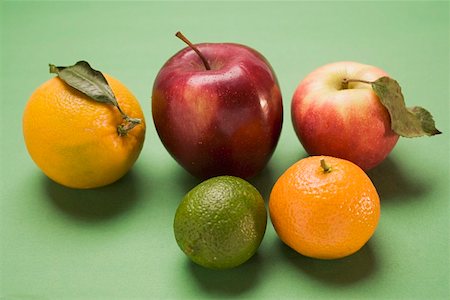 simsearch:659-07610418,k - Apples and citrus fruit Stock Photo - Premium Royalty-Free, Code: 659-01861532