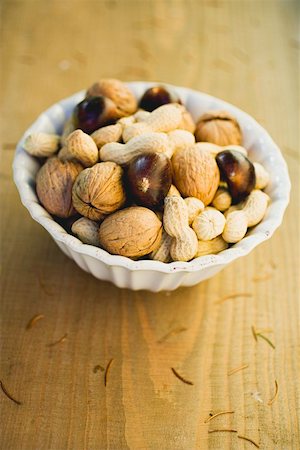 Walnuts, chestnuts and peanuts in white bowl Stock Photo - Premium Royalty-Free, Code: 659-01861889