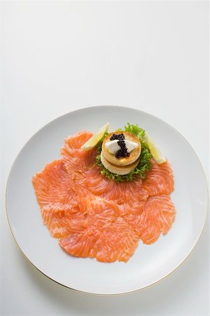 smoked - Smoked salmon with toast, crème fraîche and caviar Stock Photo - Premium Royalty-Free, Code: 659-01863969