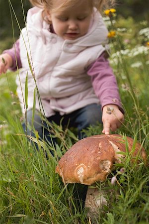 simsearch:659-02212217,k - Small girl pointing to large cep in long grass Stock Photo - Premium Royalty-Free, Code: 659-02212218