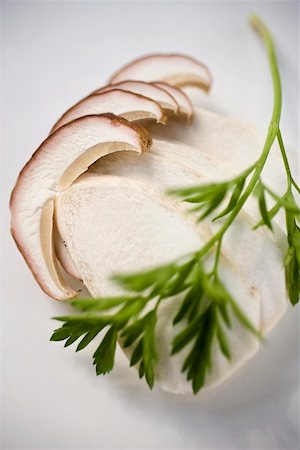 simsearch:659-02212217,k - Cep slices and parsley Stock Photo - Premium Royalty-Free, Code: 659-02212230