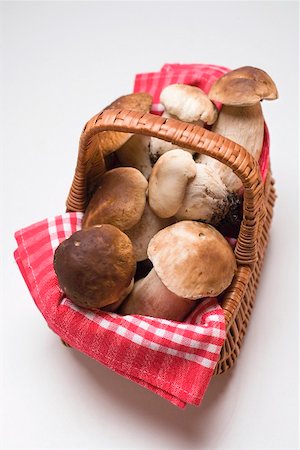 simsearch:659-03526248,k - Fresh ceps in a basket Stock Photo - Premium Royalty-Free, Code: 659-02212254