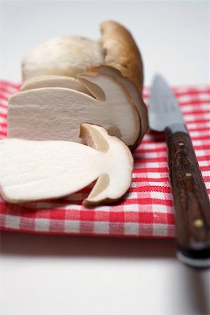 simsearch:659-02212217,k - Whole cep, sliced cep and knife Stock Photo - Premium Royalty-Free, Code: 659-02212252