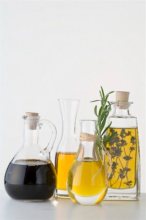 sesame - Various types of oil in carafes & bottle of balsamic vinegar Stock Photo - Premium Royalty-Free, Code: 659-02212295