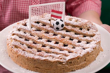 simsearch:659-02213122,k - Woman holding Linzer torte with football, goal & Austrian flag Stock Photo - Premium Royalty-Free, Code: 659-02213101