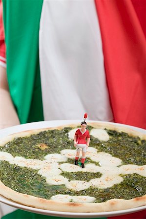 simsearch:659-02213122,k - Football fan holding spinach and mozzarella pizza (Italy) Stock Photo - Premium Royalty-Free, Code: 659-02213172