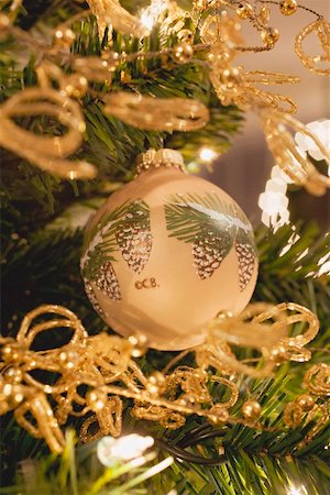 Painted Christmas tree bauble and gold chains Stock Photo - Premium Royalty-Free, Code: 659-02213806