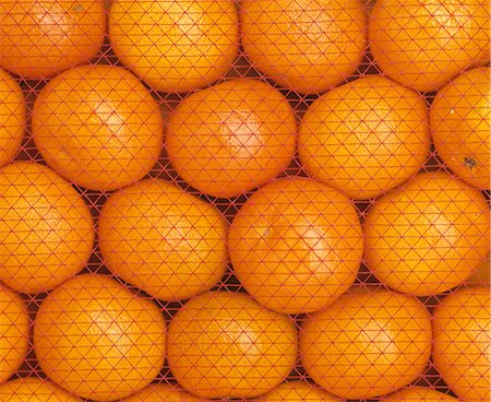 food in containers - Crate of oranges with net, full-frame Stock Photo - Premium Royalty-Free, Code: 659-03524205