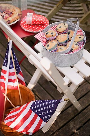 Blueberry muffins on a garden chair, 4th of July (USA) Stock Photo - Premium Royalty-Free, Code: 659-03524351