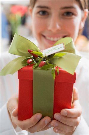 simsearch:659-03526649,k - Young woman holding Christmas gift Stock Photo - Premium Royalty-Free, Code: 659-03525121