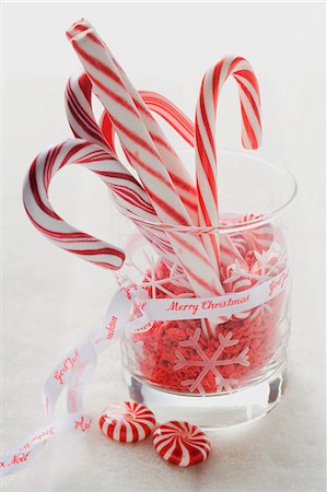 Candy canes, sugar stars and peppermints Stock Photo - Premium Royalty-Free, Code: 659-03525599