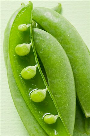 pod (botanical) - Several pea pods (close-up) Stock Photo - Premium Royalty-Free, Code: 659-03525687