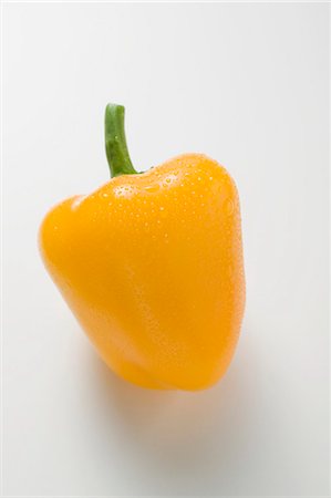 simsearch:659-07029044,k - Yellow pepper with drops of water Stock Photo - Premium Royalty-Free, Code: 659-03525716