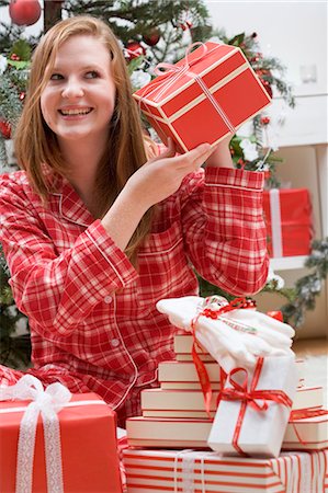simsearch:659-03526649,k - Woman holding Christmas parcel Stock Photo - Premium Royalty-Free, Code: 659-03525849