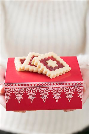 simsearch:659-03526649,k - Woman holding jam biscuits on red box Stock Photo - Premium Royalty-Free, Code: 659-03526150