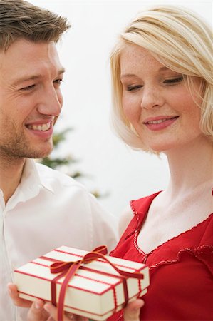 simsearch:659-03526649,k - Man giving Christmas gift to woman Stock Photo - Premium Royalty-Free, Code: 659-03526684