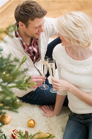 decorate human christmas tree - Couple clinking glasses of sparkling wine beside Xmas tree Stock Photo - Premium Royalty-Free, Code: 659-03526700