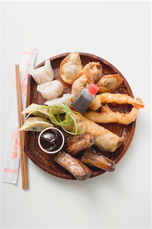 simsearch:659-06373117,k - Plate of Asian appetisers to take away Foto de stock - Sin royalties Premium, Código: 659-03527669