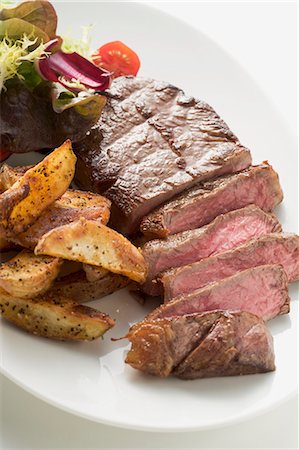 Beef steak with potato wedges and salad Stock Photo - Premium Royalty-Free, Code: 659-03527905
