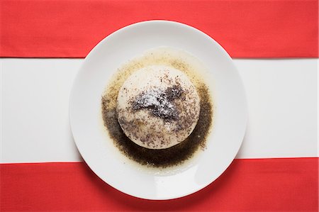 simsearch:659-01850806,k - Yeast dumpling with poppy seeds, sugar & butter (Austria) Stock Photo - Premium Royalty-Free, Code: 659-03528200