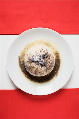 simsearch:659-02213122,k - Yeast dumpling with poppy seeds, sugar & butter (Austria) Stock Photo - Premium Royalty-Free, Code: 659-03528201