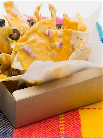 Tortilla chips with cheese, olives and onions to take away Stock Photo - Premium Royalty-Free, Code: 659-03528551