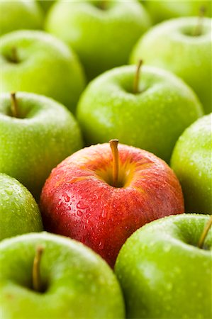 simsearch:659-07610418,k - One red apple among green apples Stock Photo - Premium Royalty-Free, Code: 659-03528618