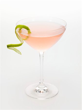 simsearch:659-01850296,k - Cosmopolitan with lime zest Stock Photo - Premium Royalty-Free, Code: 659-03528932