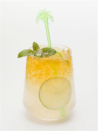 simsearch:659-01850296,k - Mojito with lime and mint Stock Photo - Premium Royalty-Free, Code: 659-03529100