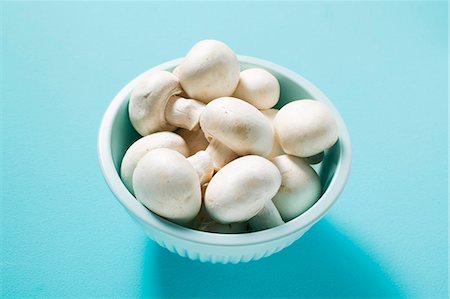 simsearch:659-03526248,k - Fresh button mushrooms in a bowl Stock Photo - Premium Royalty-Free, Code: 659-03529229