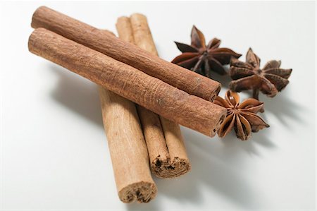 Cinnamon sticks and star anise Stock Photo - Premium Royalty-Free, Code: 659-03529335