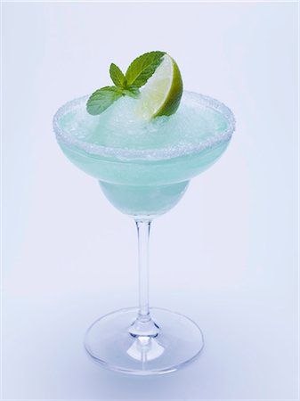 simsearch:659-01850296,k - Frozen Margarita with lime wedge and mint Stock Photo - Premium Royalty-Free, Code: 659-03529443