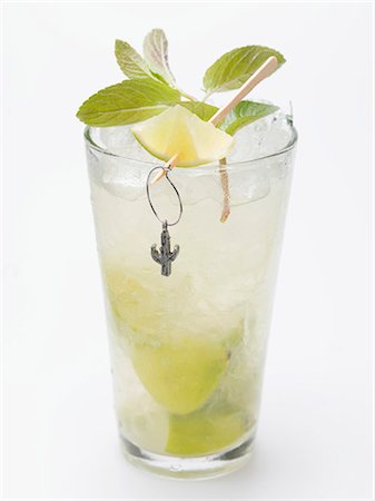 simsearch:659-01850296,k - Mojito with lime and mint Stock Photo - Premium Royalty-Free, Code: 659-03529453