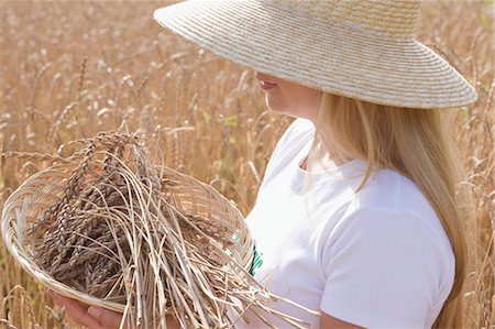Woman with basket in a corn field Stock Photo - Premium Royalty-Free, Code: 659-03529571