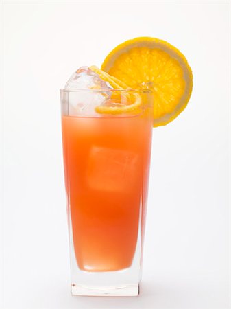 simsearch:659-03534837,k - Boisson orange sanguine avec des cubes de glace Photographie de stock - Premium Libres de Droits, Code: 659-03529640