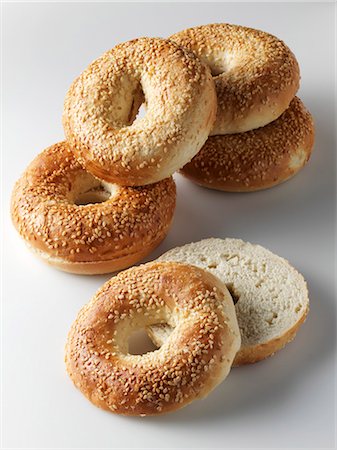 Sesame bagels, whole and split Stock Photo - Premium Royalty-Free, Code: 659-03520986