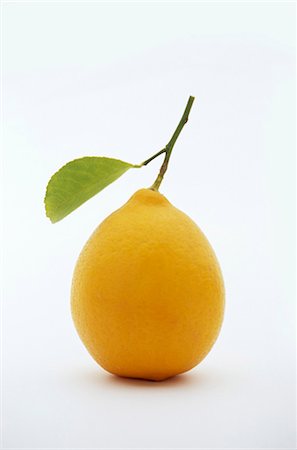 single lemon - A lemon with leaf Stock Photo - Premium Royalty-Free, Code: 659-03521038