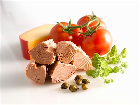 Tinned tuna, capers, oregano, tomatoes and Edam cheese Stock Photo - Premium Royalty-Free, Code: 659-03521879