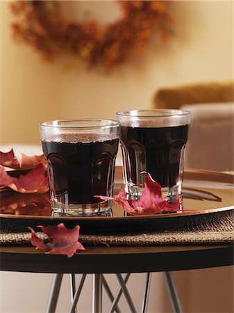 Mulled wine in two glasses and maple leaves on tray Stock Photo - Premium Royalty-Free, Code: 659-03522632