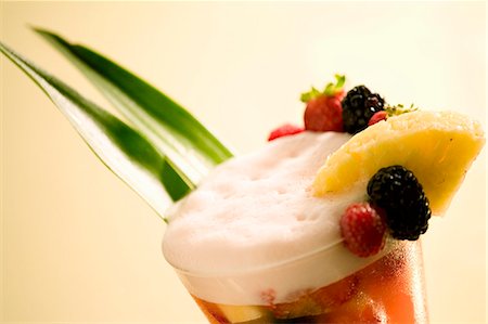 simsearch:659-06495307,k - Fruit cocktail with head of foam Stock Photo - Premium Royalty-Free, Code: 659-03534032