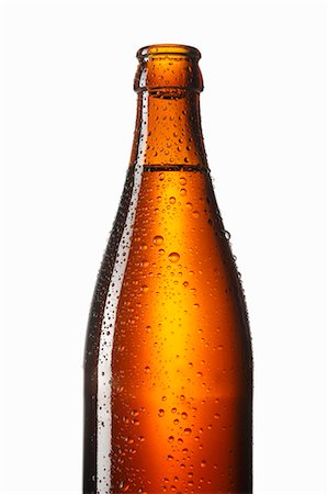 Bottle of beer with drops of water Stock Photo - Premium Royalty-Free, Code: 659-03534057